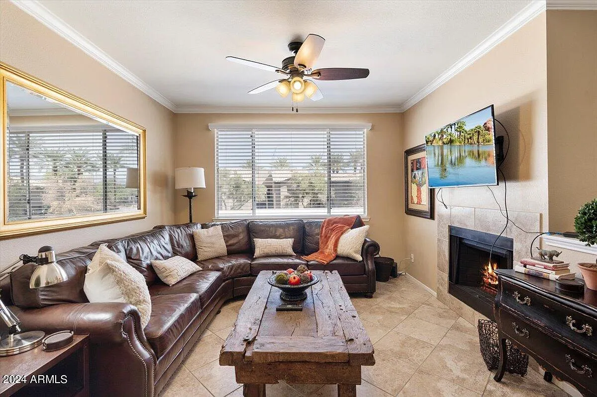 3 bed, 2.0 bath, 1264 sqft, $3,000 — Photo 2