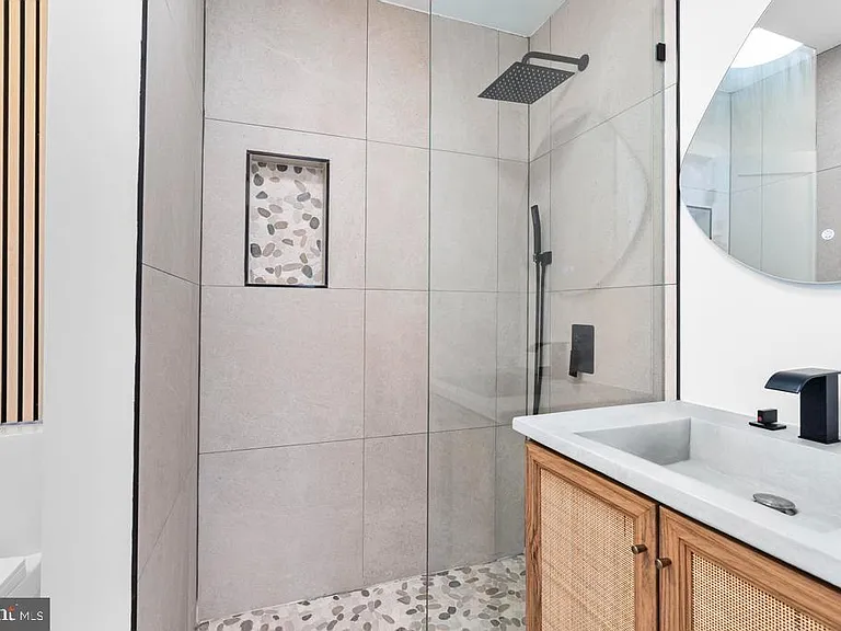 39 Upper Lakeview Ave — Photo 13