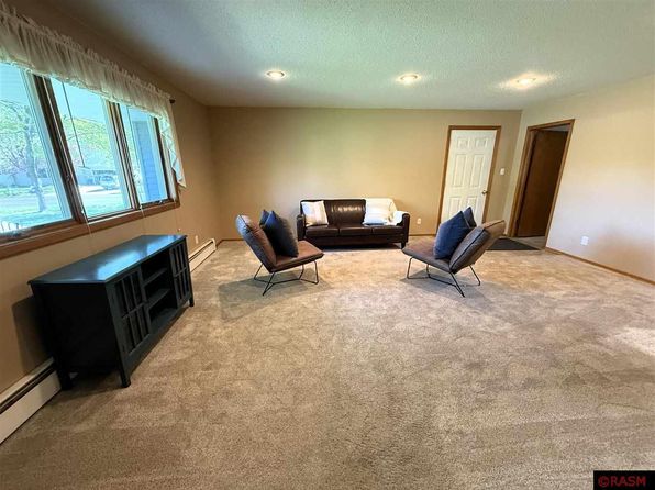 86 Roslyn Rd, New Ulm, MN 56073