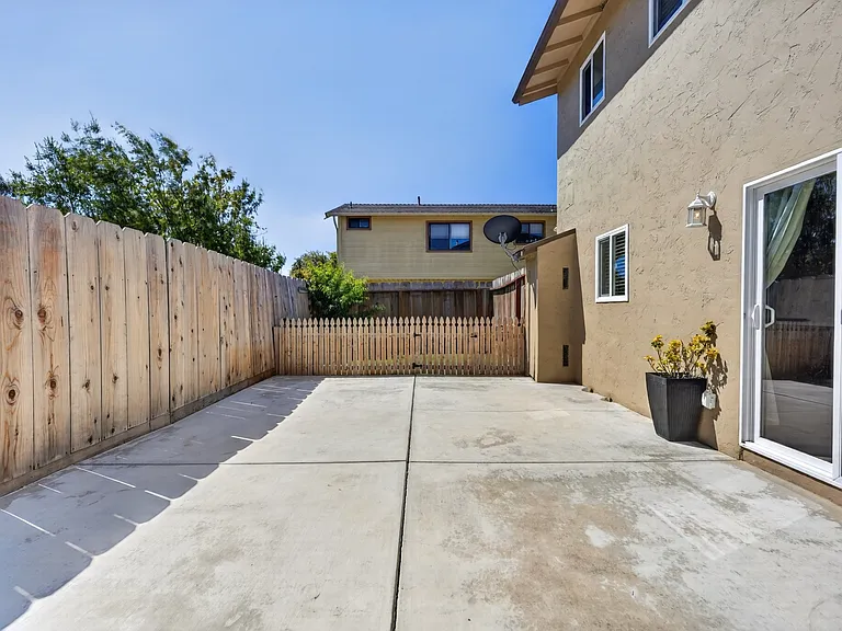 407 Riker St — Photo 25