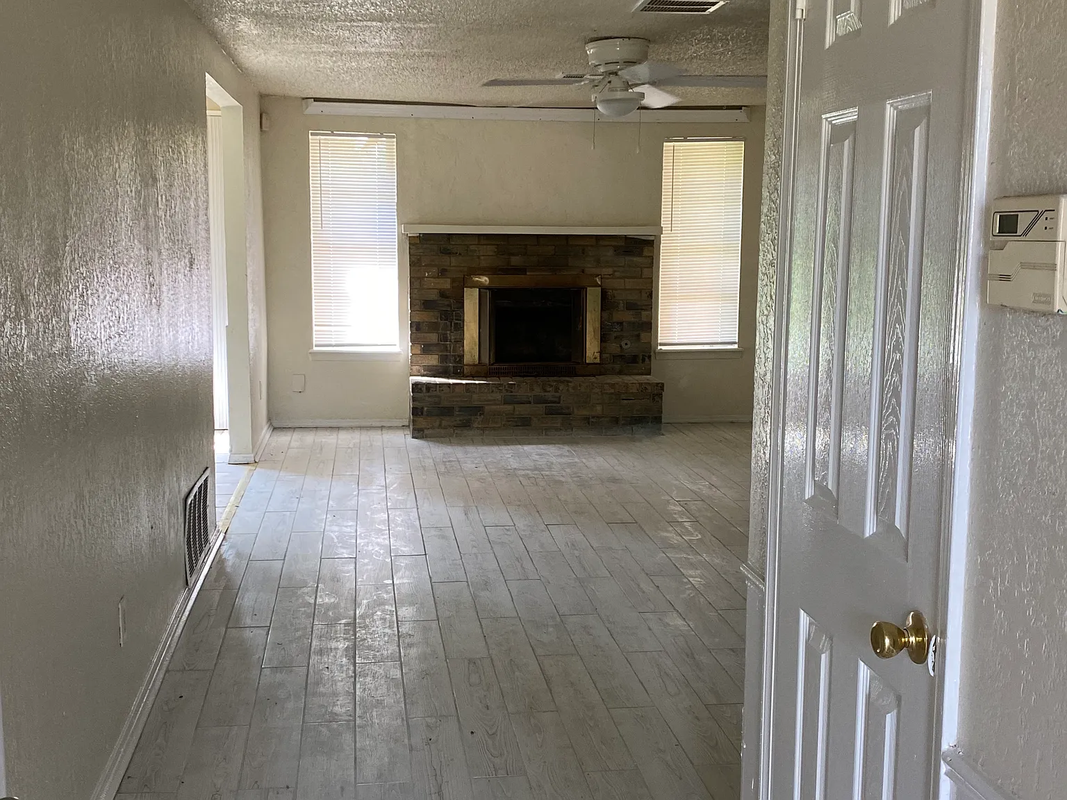 3 bed, 1500 sqft, $1,350 — Photo 2