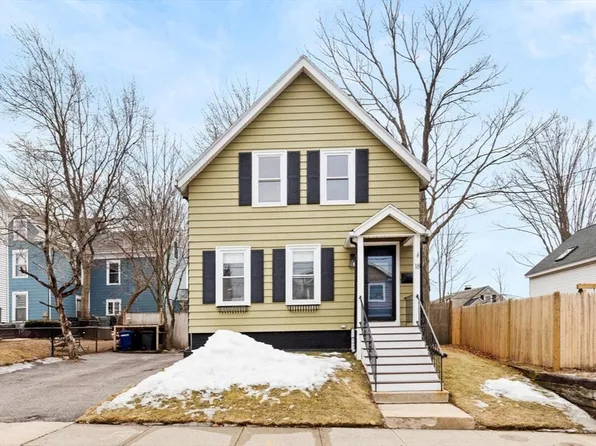 18 Winthrop St, Stoneham, MA 02180