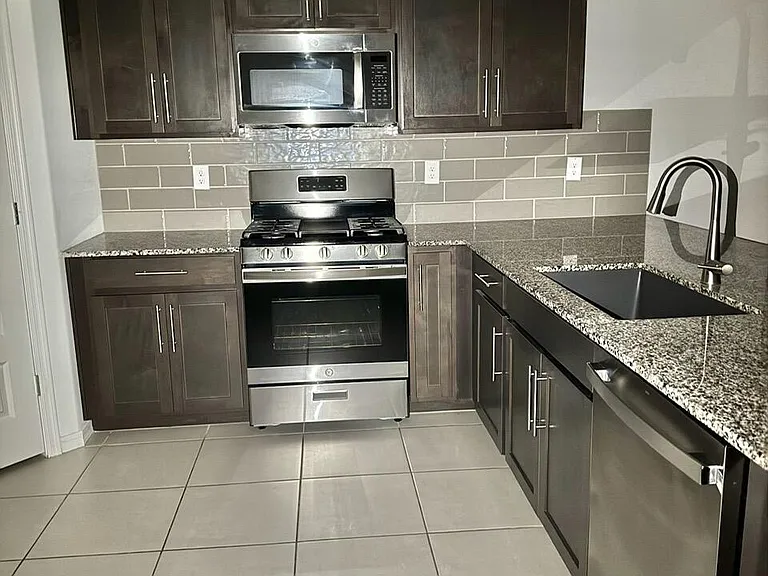 8905 W Orange Dr — Photo 4