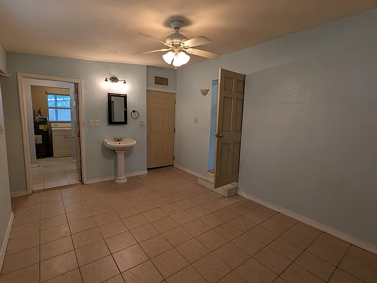 2132 Riviera Dr — Photo 36