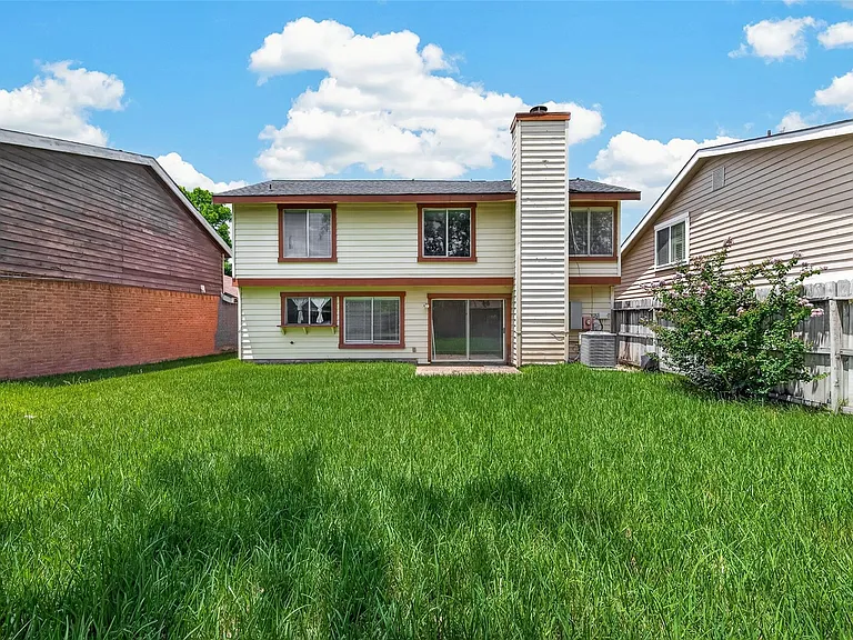 1818 Foxlake Dr — Photo 32