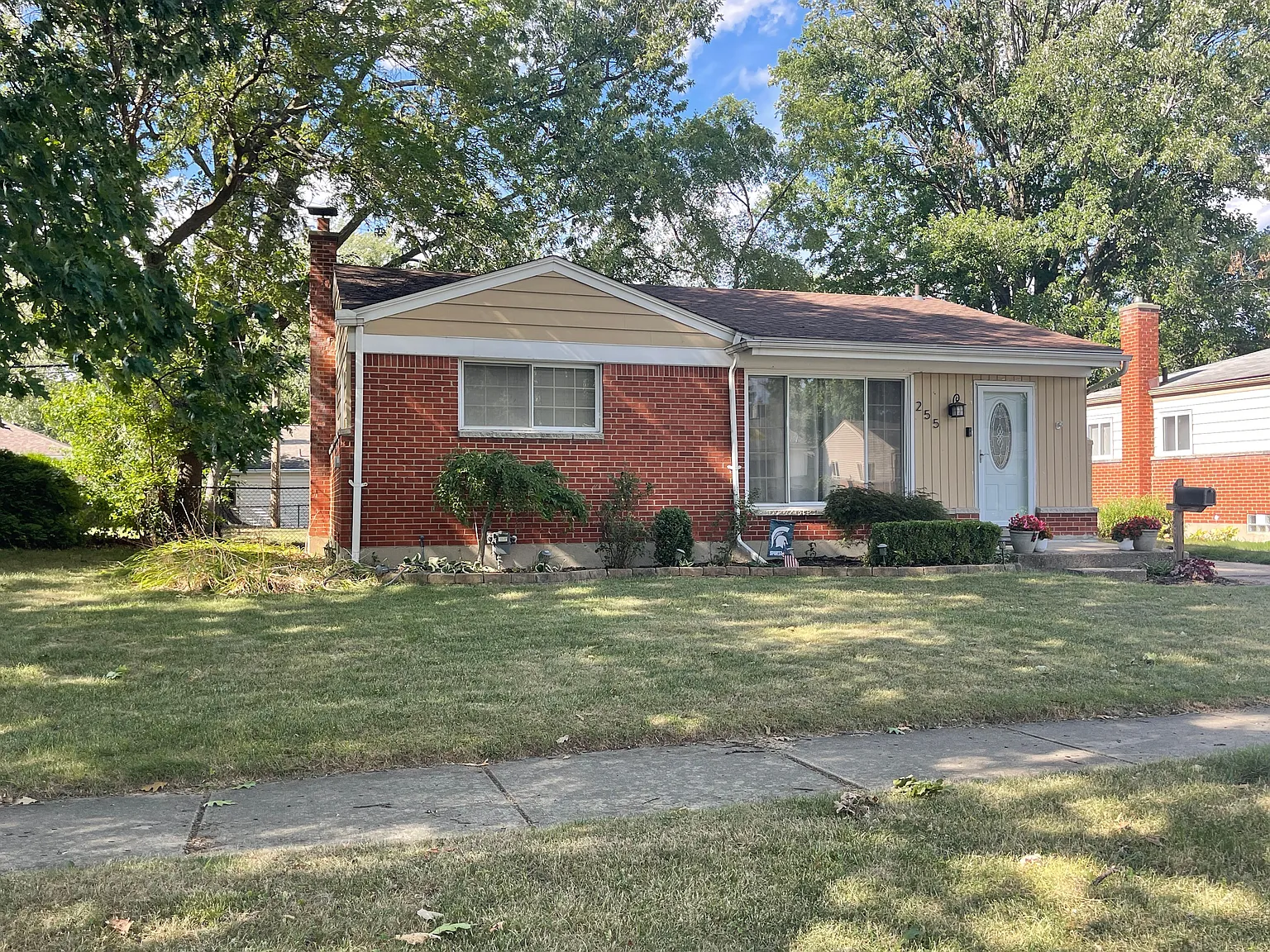 255 N Hecht Dr E photo 1