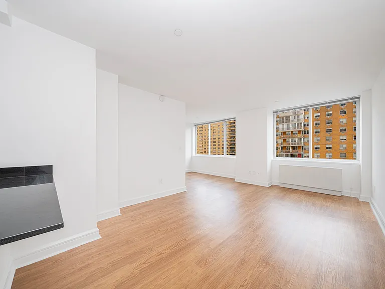 140 Riverside Blvd #721 — Photo 1
