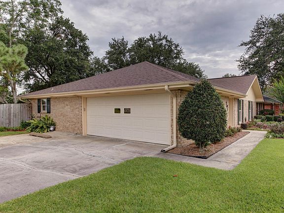 4th image of 201 E Bluebird Dr