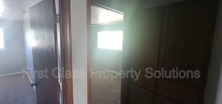 661 NW 16th St — Photo 15