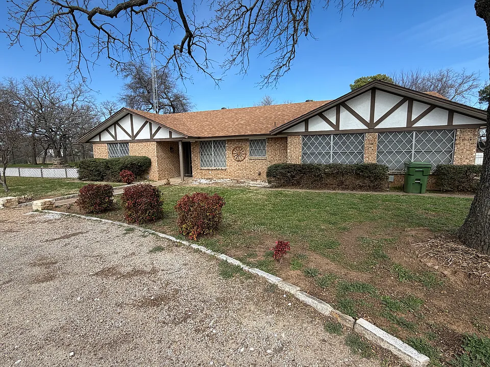 821 E Highway 199