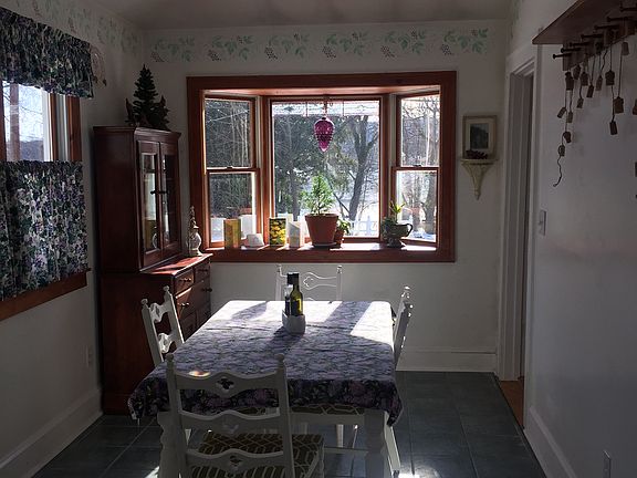 eat in kitchen w/ lake view