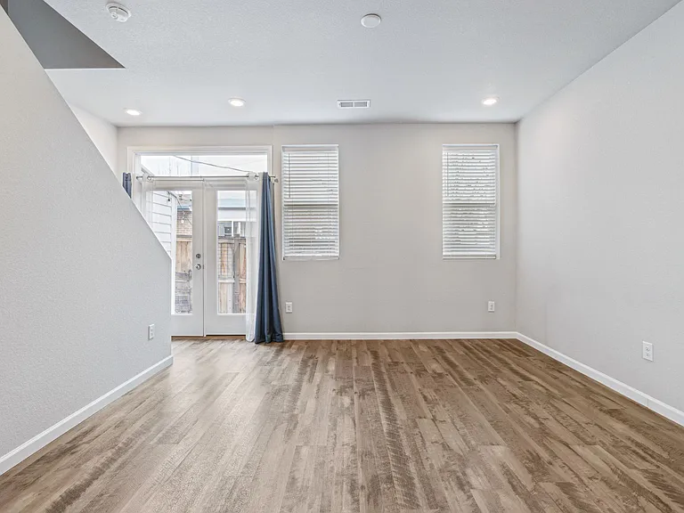 1050 Oak Cir — Photo 7