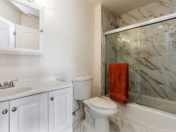 5th image of 1210 Bradley Cir