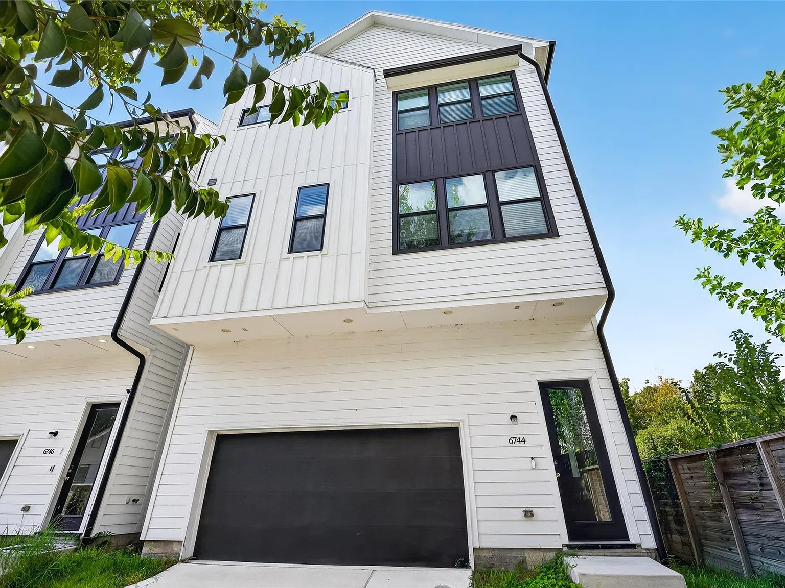 3 bed, 3.0 bath, 1815 sqft, $2,700 — Photo 1