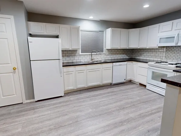 1408 E 17th St, Kearney, NE 68847