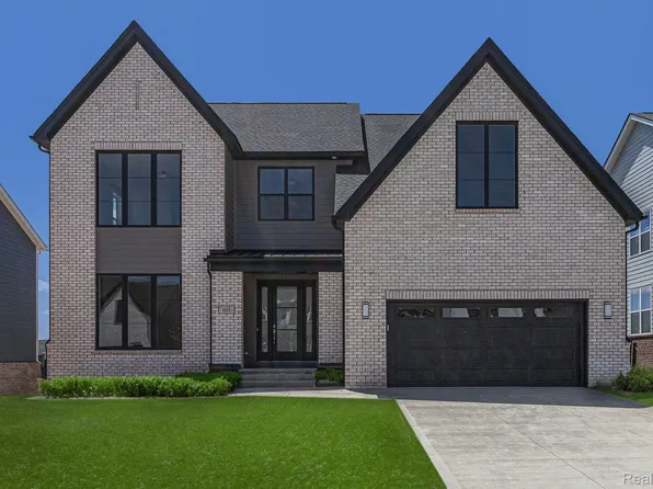 611 Pine Cir, Ann Arbor, MI 48105