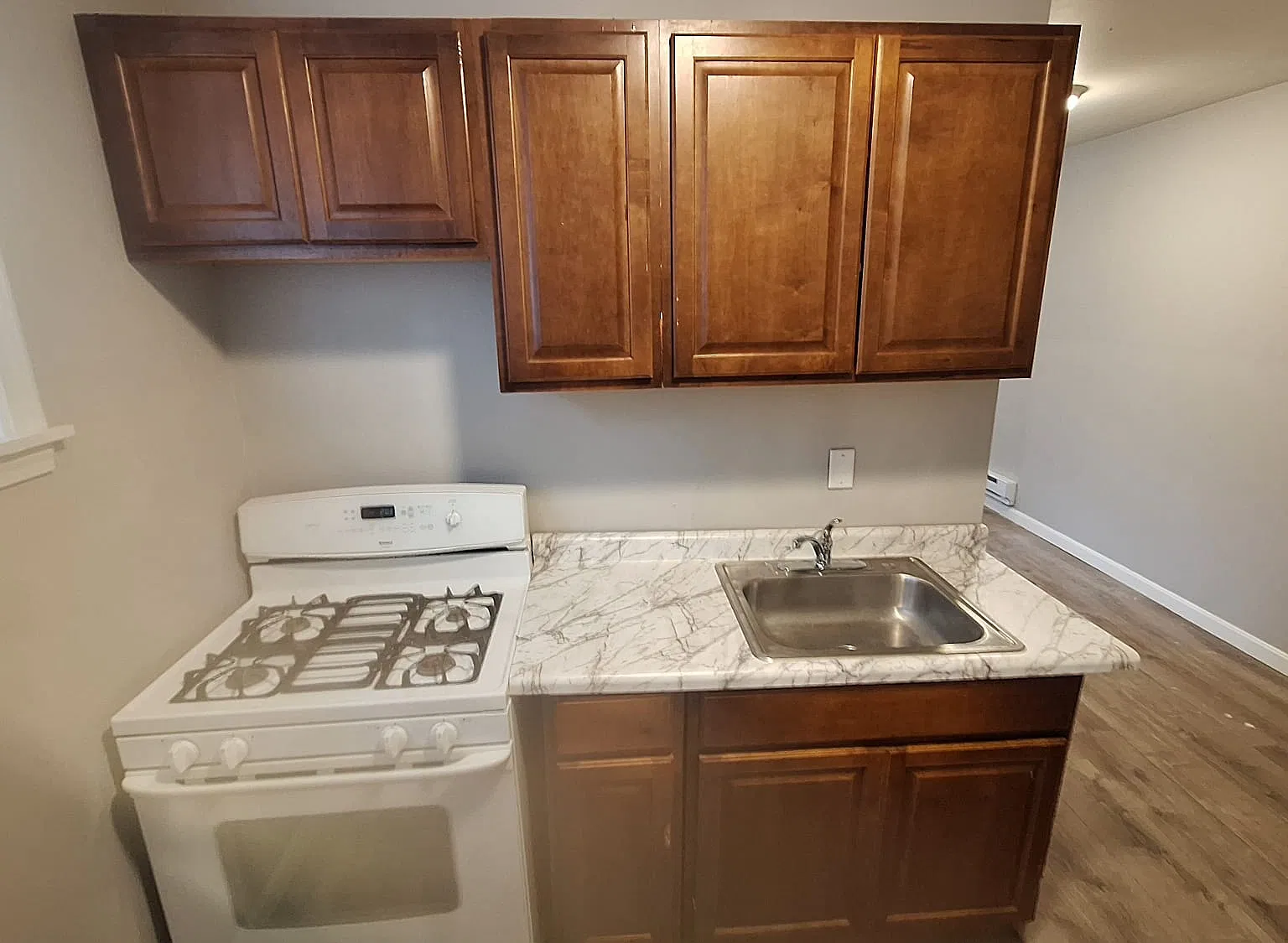 11202 Buckeye Road - 2863 East 112 #15 — Photo 4