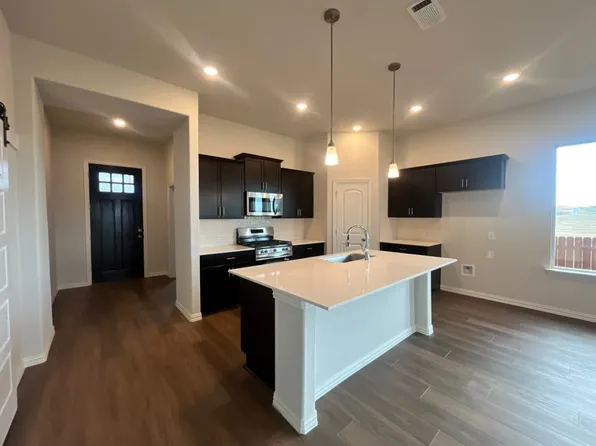 10008 Birchpoint Dr, Fort Worth, TX 76108