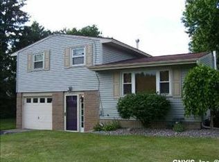 207 Daniels Dr, Wampsville, NY 13163