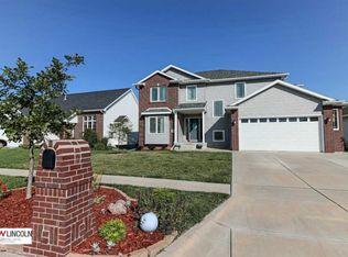8962 Prairie Village Dr, Lincoln, NE 68507
