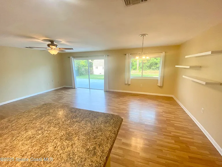 784 Alcazar Ave — Photo 3