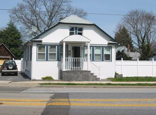 97 Howells Rd, Bay Shore, NY 11706