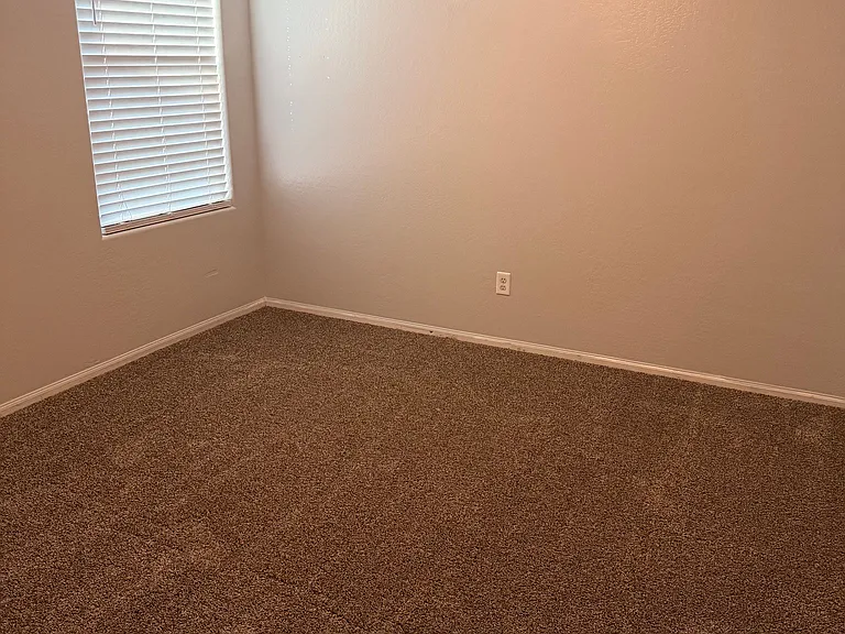 11010 W Elm St — Photo 3