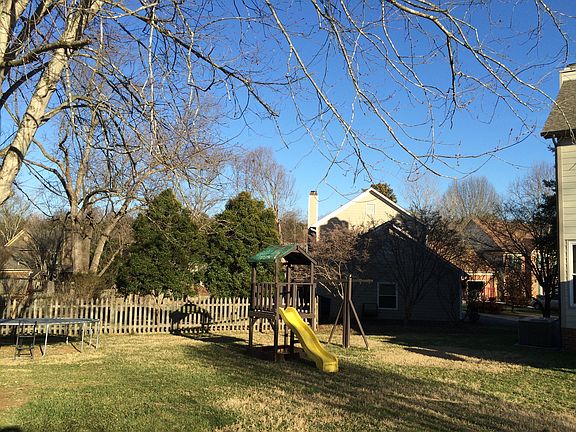4th image of 1201 Newfane Cir