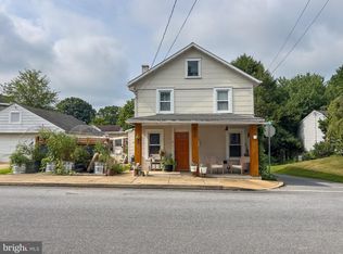 830 Broad St, Akron, PA 17501