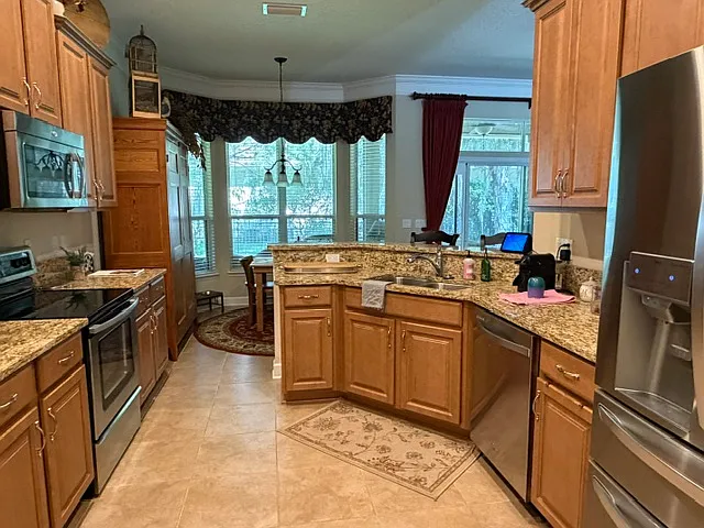 4 bed, 2283 sqft, $3,900 — Photo 4