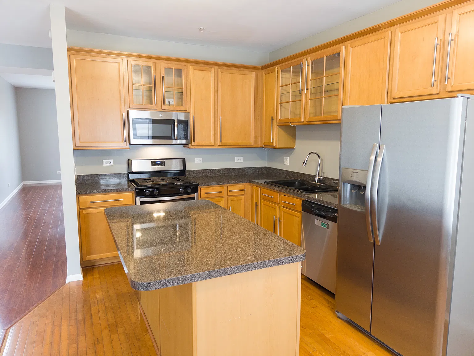 3 bed, 2.5 bath, 1590 sqft, $2,495 — Photo 3