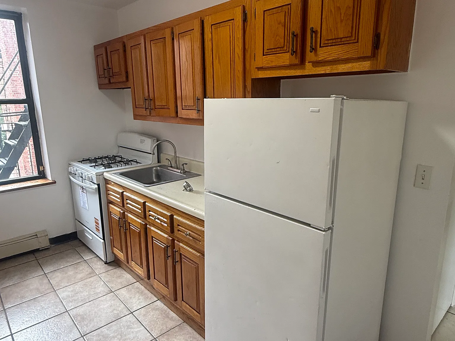 3 bed, 1200 sqft, $2,700 — Photo 3