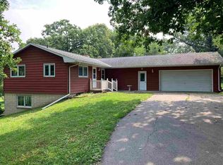 1810 12th St NW, Waverly, IA 50677
