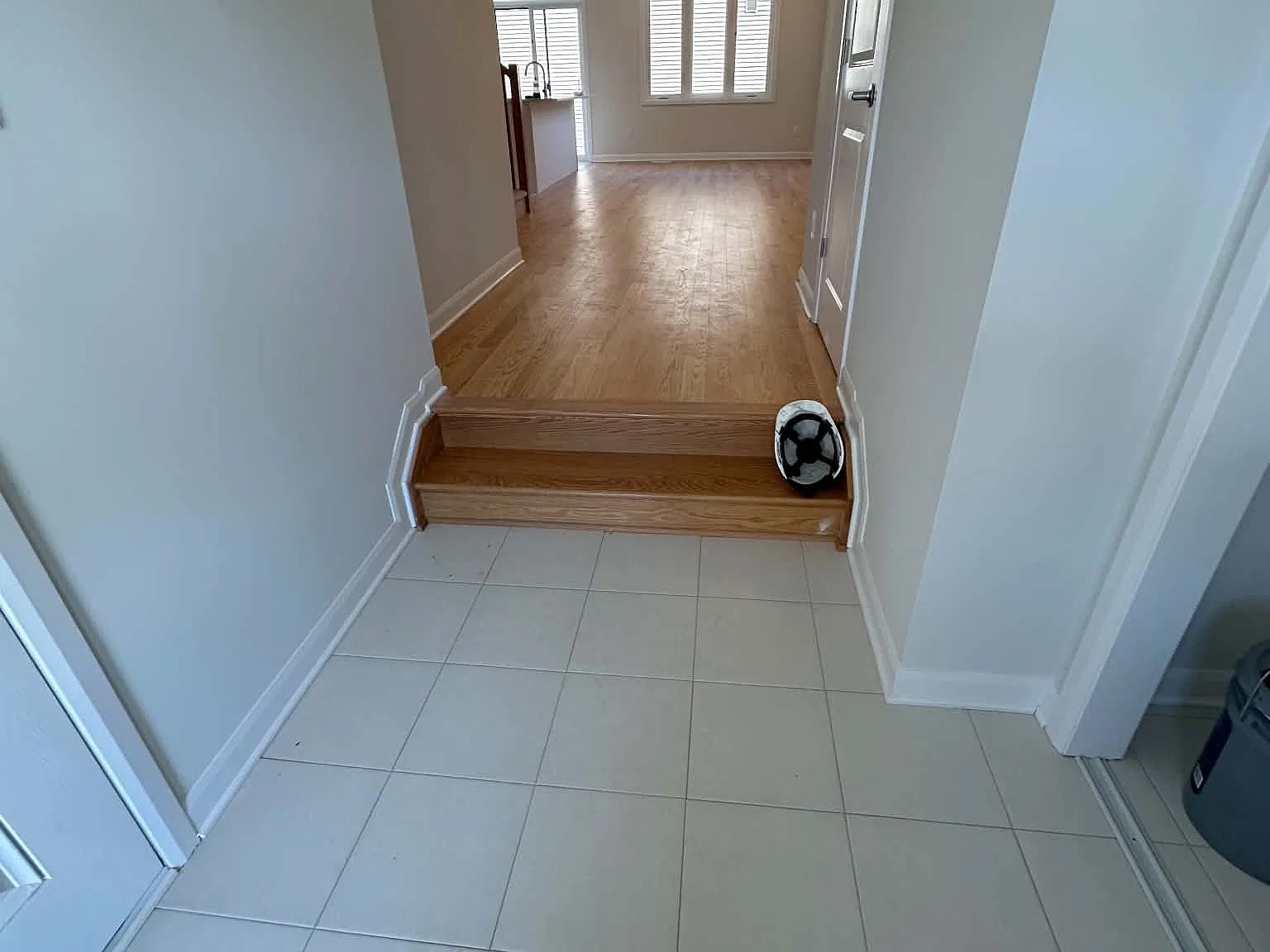 835 Eileen Vollick Cres — Photo 2