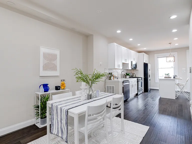 442 N Linwood Ave — Photo 7
