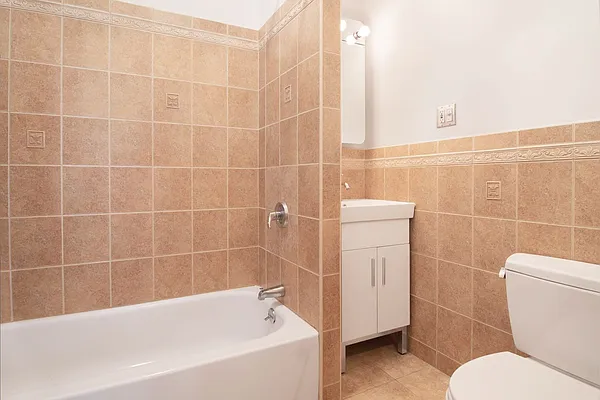 Rented by WAM Partners - William Moses Co. | media 81