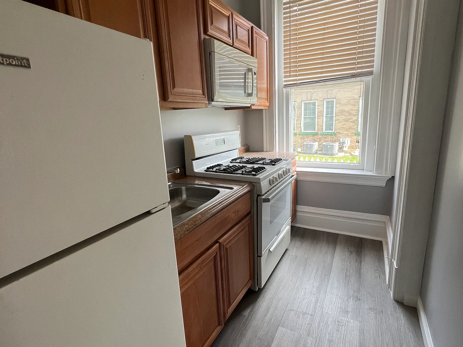 2 bed, 950 sqft, $1,200 — Photo 3