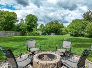 8821 Jonquil Ln N, Maple Grove, MN 55369