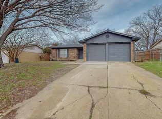 5613 Macneill Dr, Haltom City, TX 76148