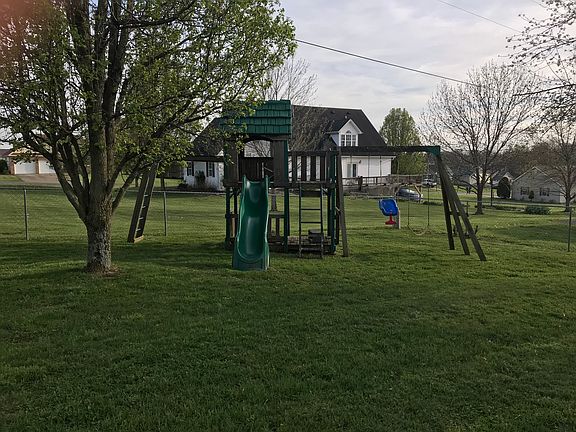 3rd image of 123 Eastwood Dr