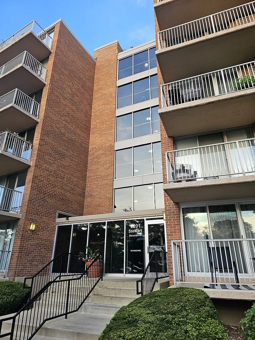 2 bed, 1235 sqft, $2,400 — Photo 1