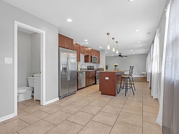 5th image of 303 Arrowhead Dr