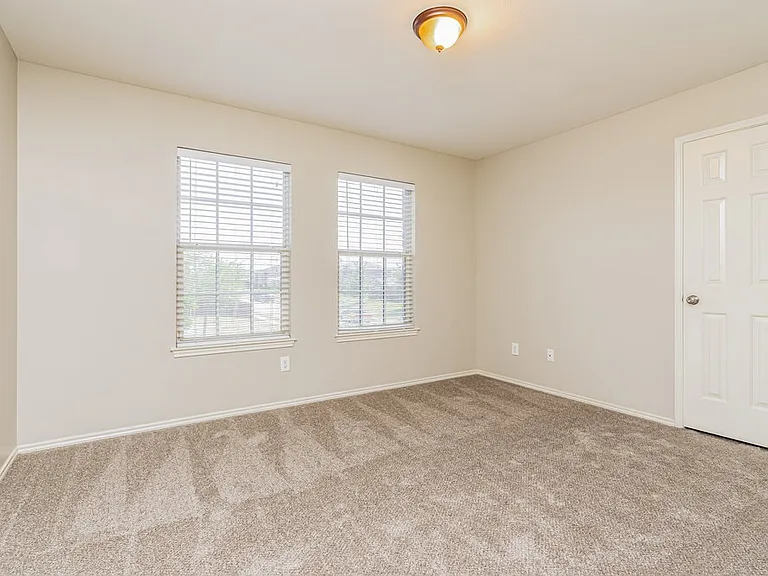 1253 Spring Water Dr — Photo 15