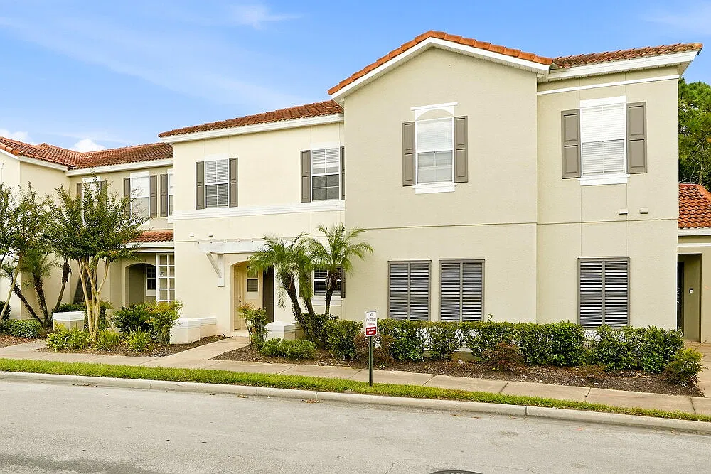 3 bed, 2.5 bath, 1295 sqft, $1,810 — Photo 4