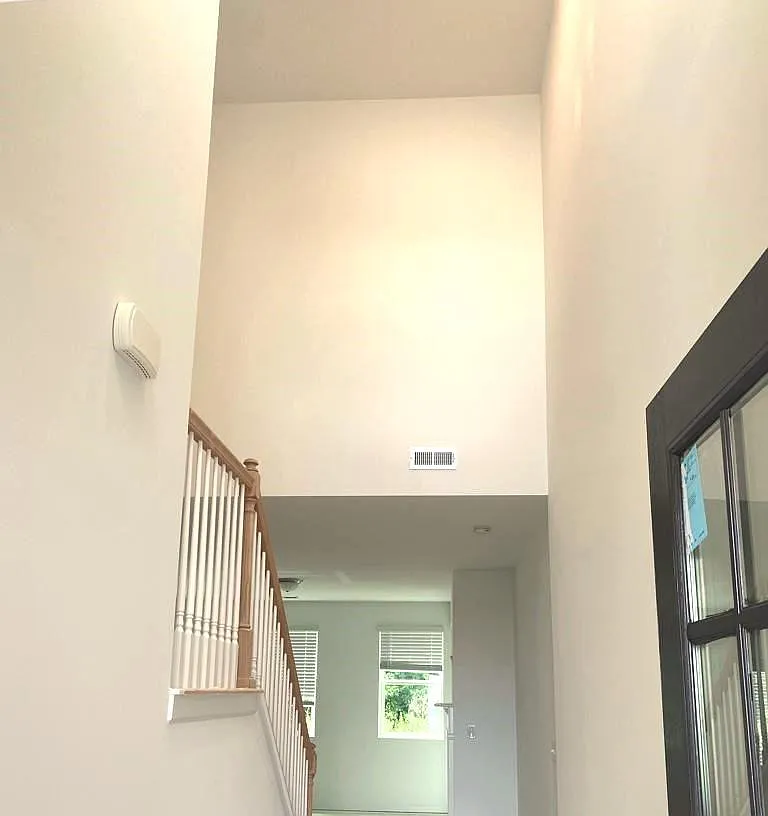 3 bed, 2.5 bath, 1970 sqft, $2,100 — Photo 1