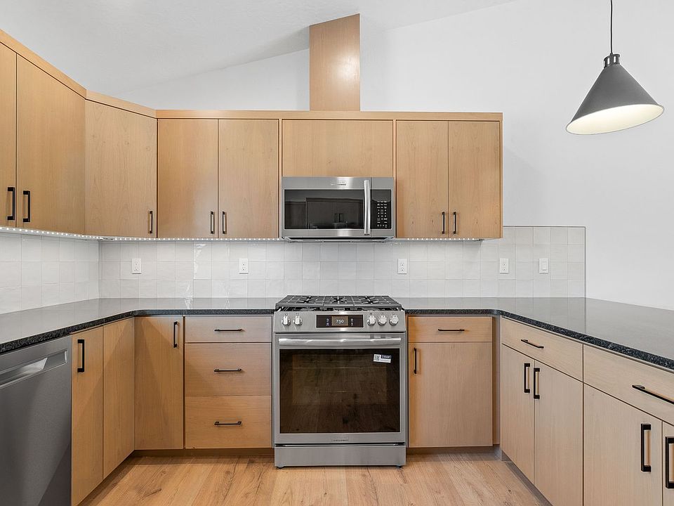 1st image of 2143 Birch Ave #Vis1