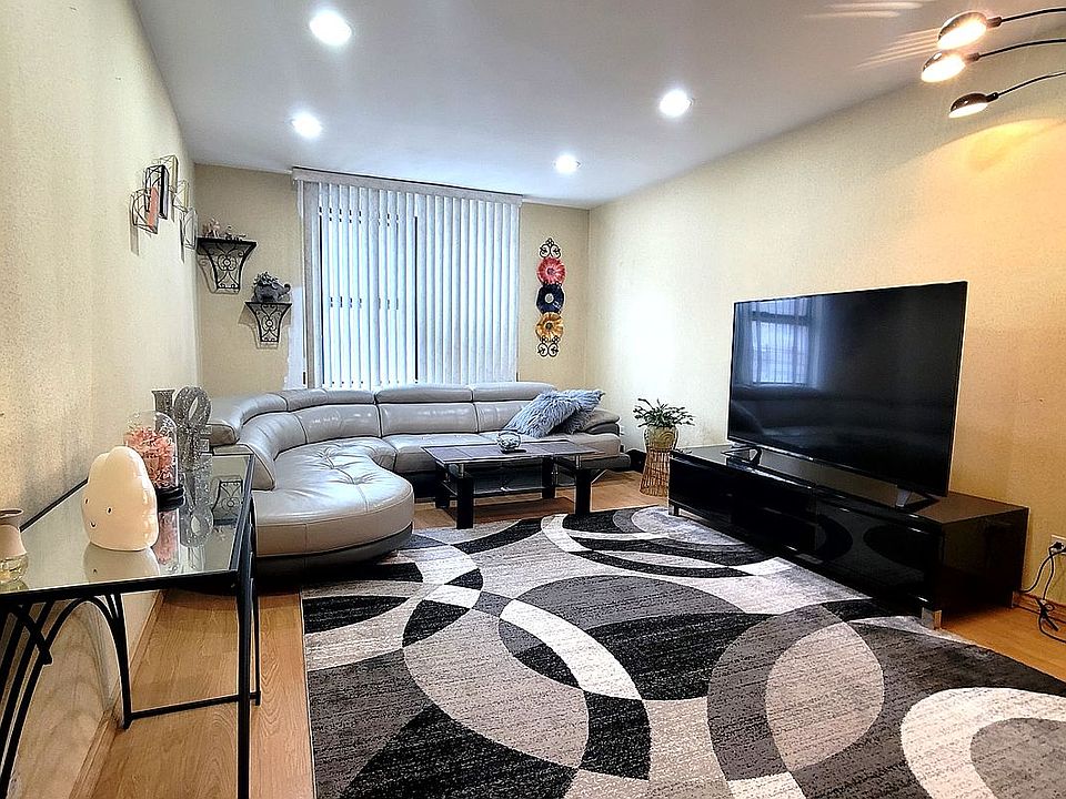 1st image of 3021 Avenue W #D