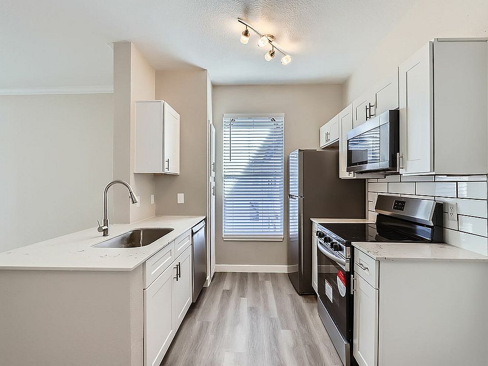 13100 Pandora Dr 3309 - Web Quality - 005 - 07 Kitchen