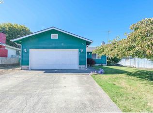 1762 Lincoln St, North Bend, OR 97459