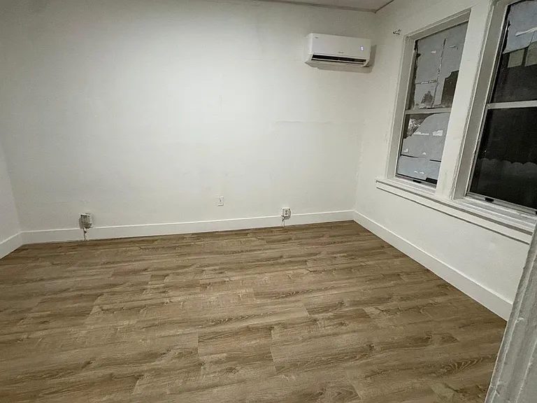 720 SW 5th St #2 — Photo 2